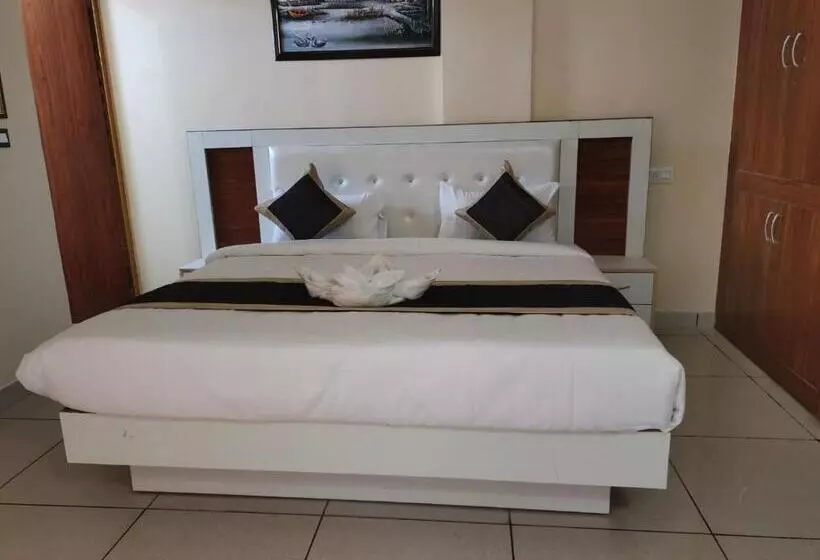 Khushi Hotel & Restaurant