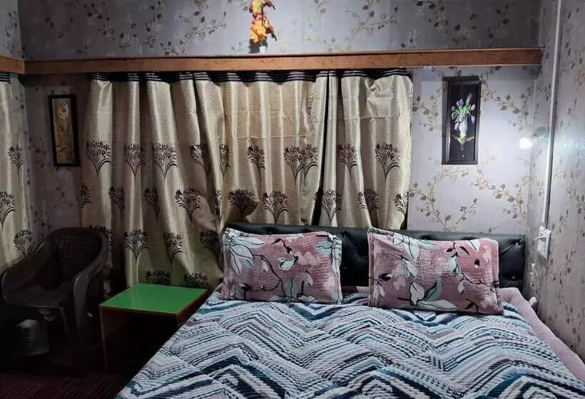 ペンション Conifer View Guest House