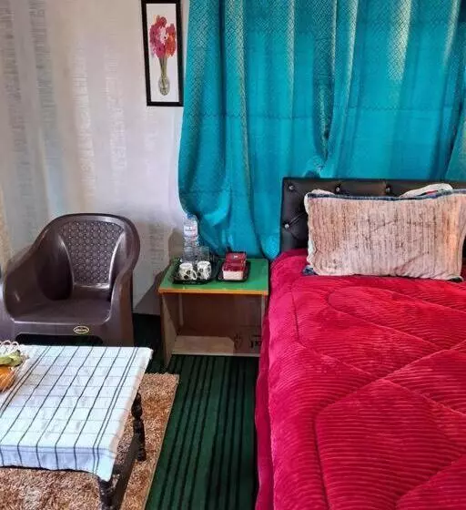 ペンション Conifer View Guest House