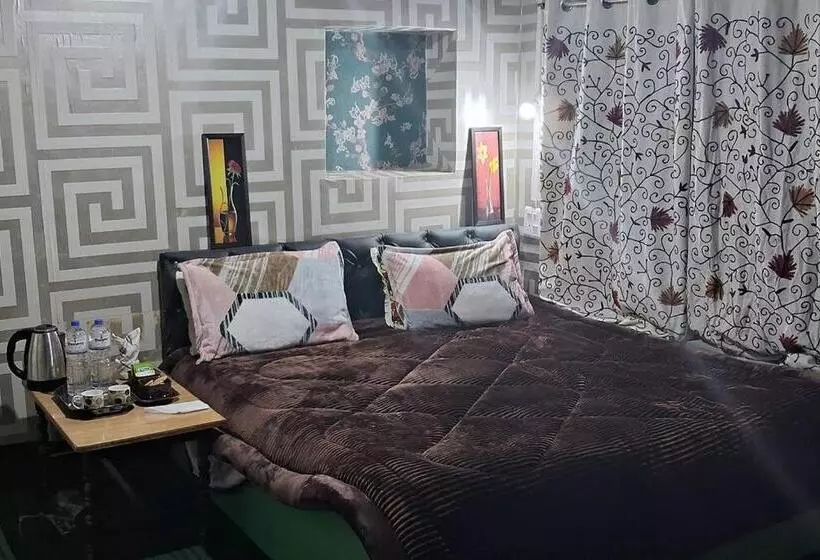 ペンション Conifer View Guest House