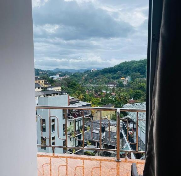 Sakura Hotel And Restaurant