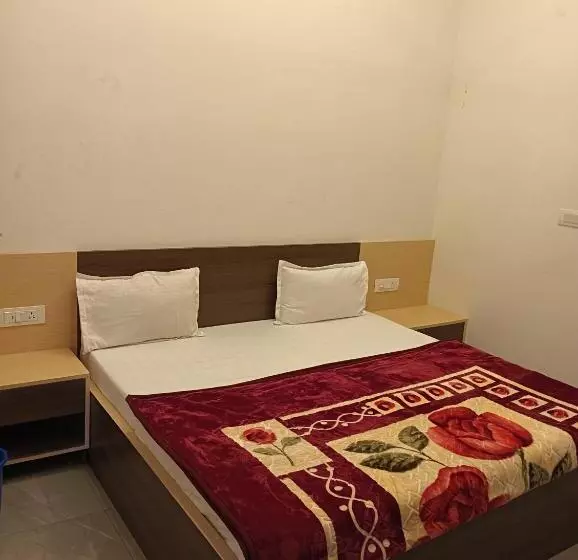 Shree Radhe Mohan Hotel And Resort Khatushyamji