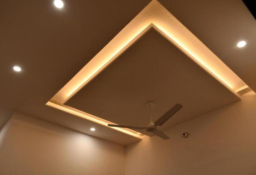 Shree Radhe Mohan Hotel And Resort Khatushyamji