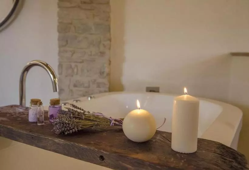 Aamiaismajoitus (B&B) Tuttomio Suite Con Idromassaggio