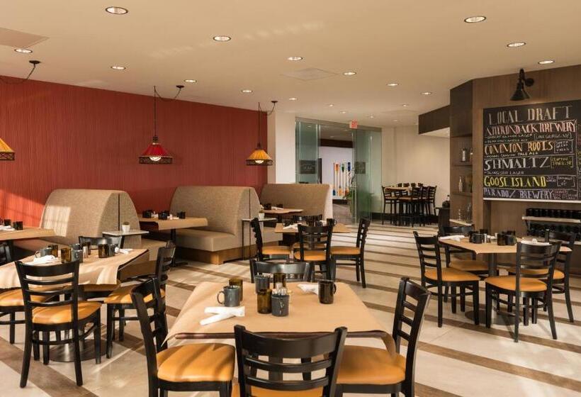 فندق Courtyard By Marriott Lake George