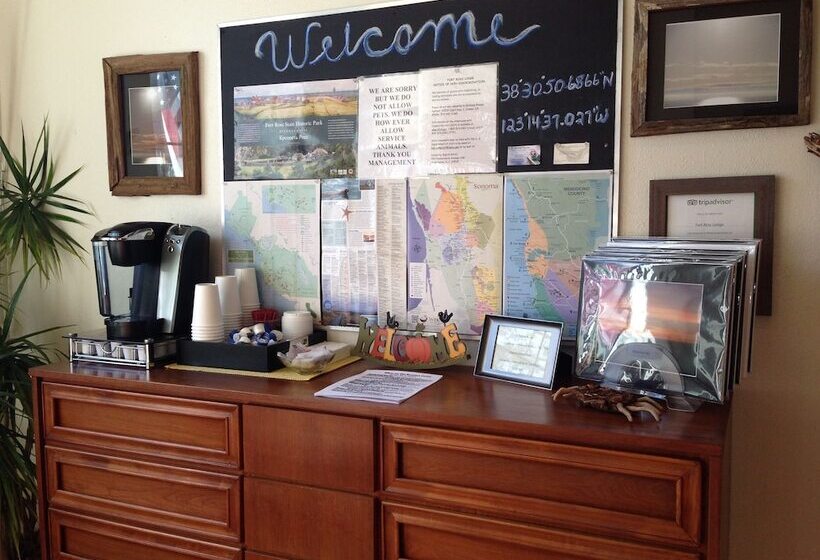 酒店 Fort Ross Lodge