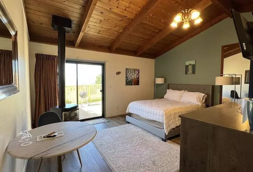 ホテル Fort Ross Lodge
