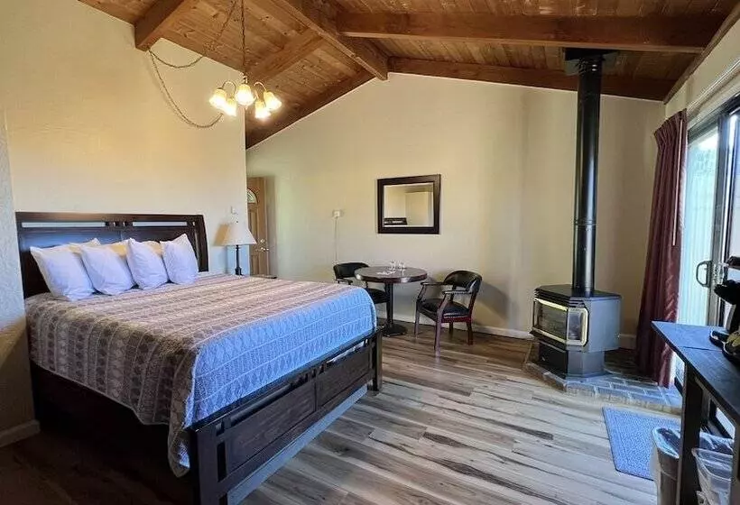 ホテル Fort Ross Lodge