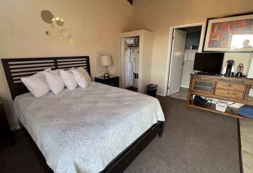 ホテル Fort Ross Lodge