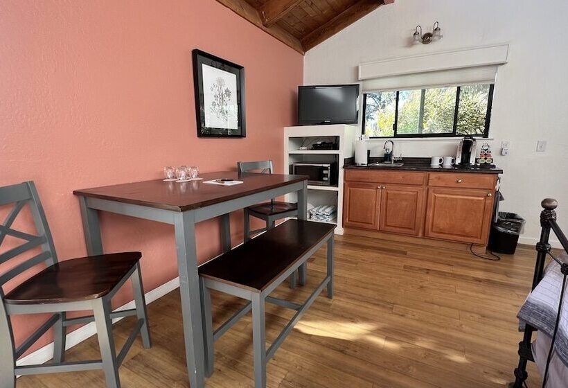 酒店 Fort Ross Lodge