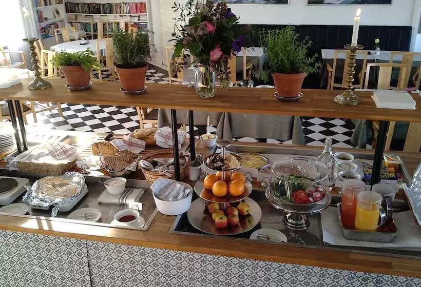 ホテル Kvarnen Pensionat Och Restaurang