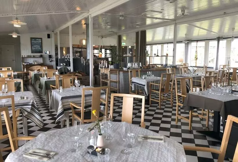 ホテル Kvarnen Pensionat Och Restaurang