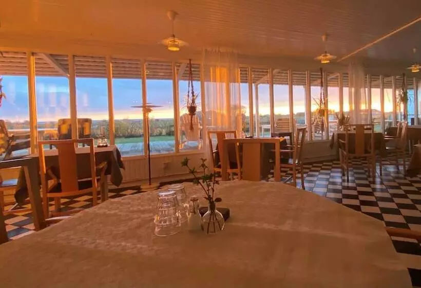 ホテル Kvarnen Pensionat Och Restaurang