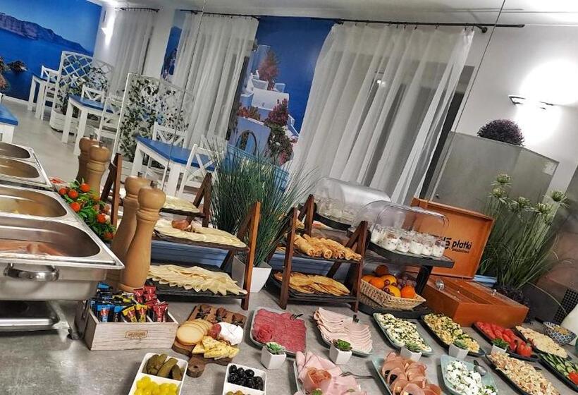 ホテル Malinowski Economy