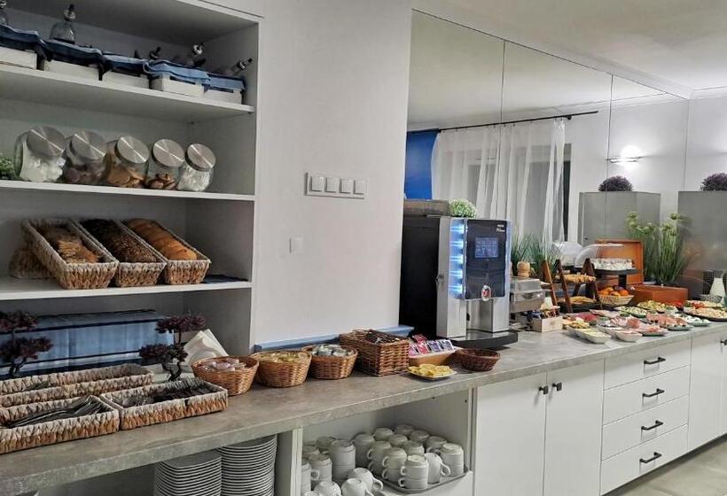 ホテル Malinowski Economy