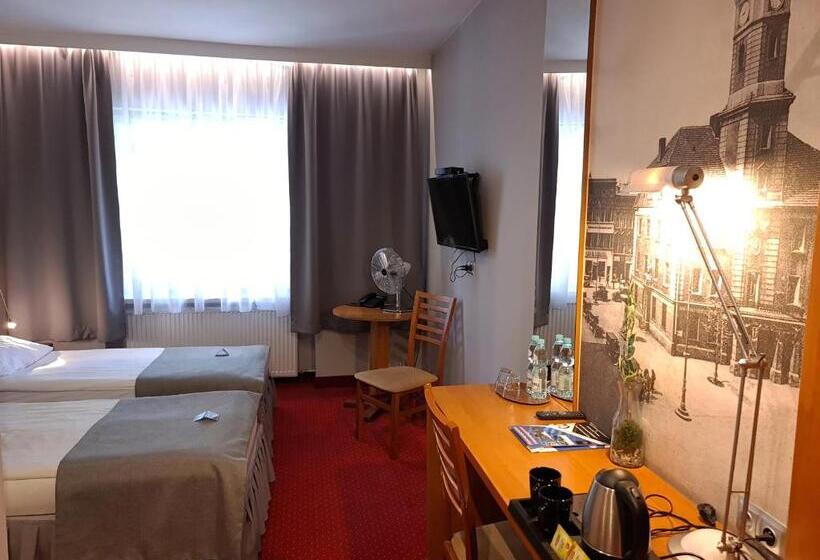 ホテル Malinowski Economy