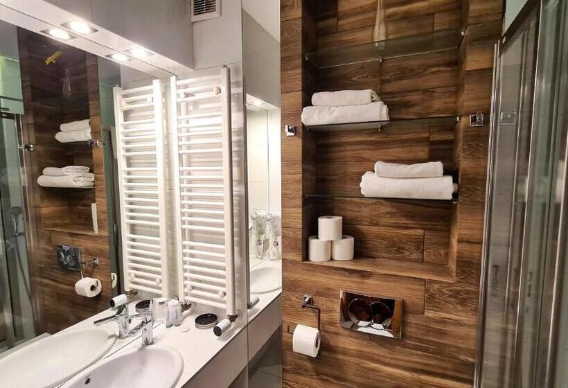 ホテル Malinowski Economy