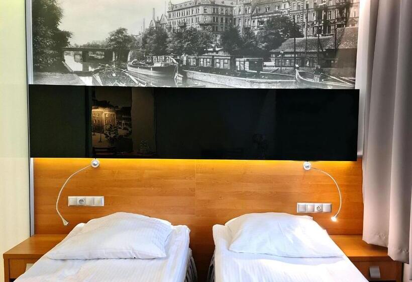 ホテル Malinowski Economy