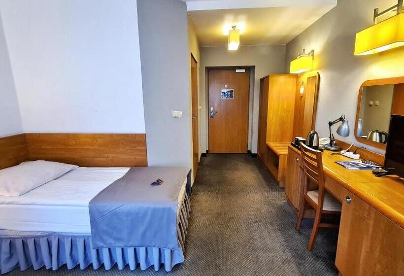 ホテル Malinowski Economy