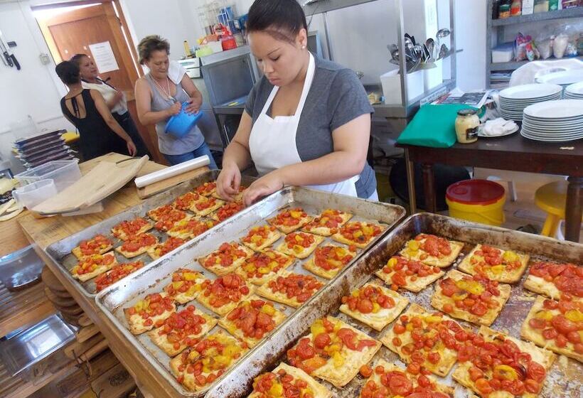 酒店 The Red Tin Roof