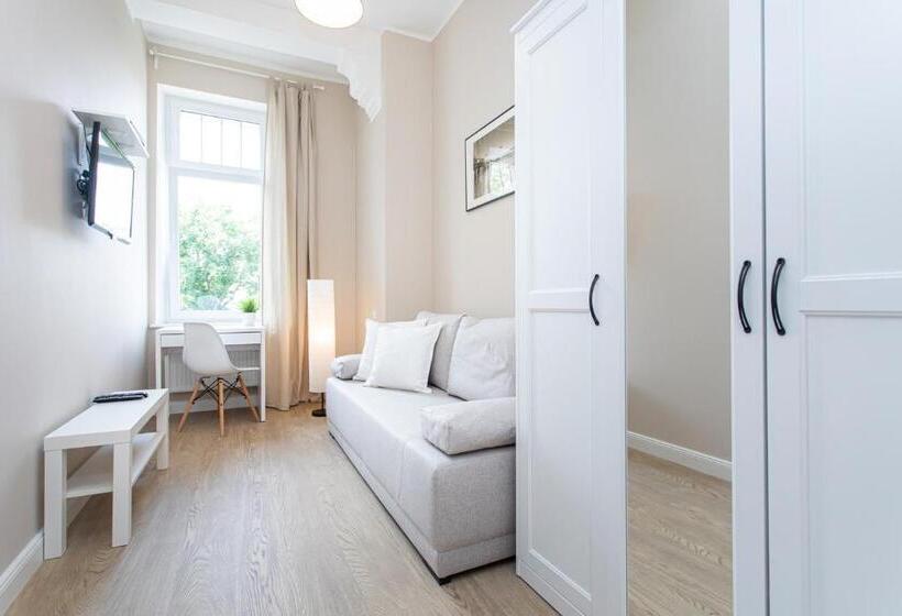 酒店 Riviera Rooms