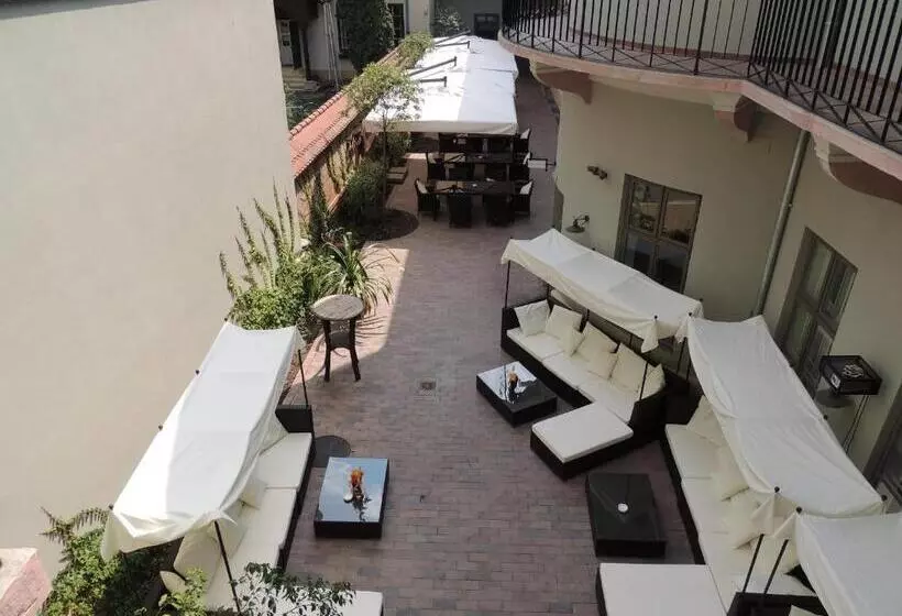 هتل Soleil Apartman Szeged