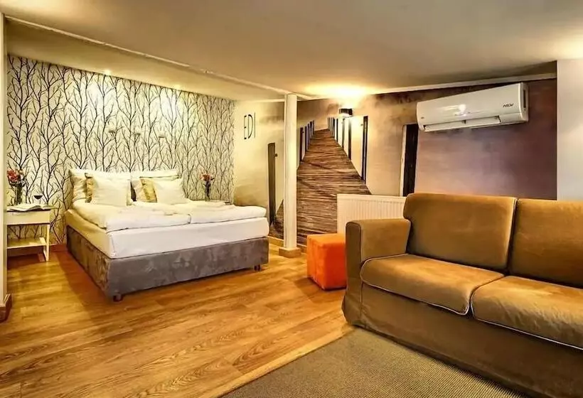 هتل Stare Kino Cinema Residence