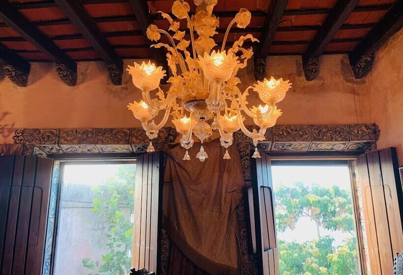 هتل The Gallery Inn