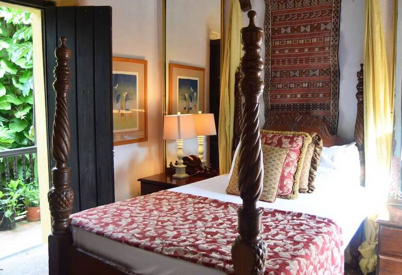 هتل The Gallery Inn