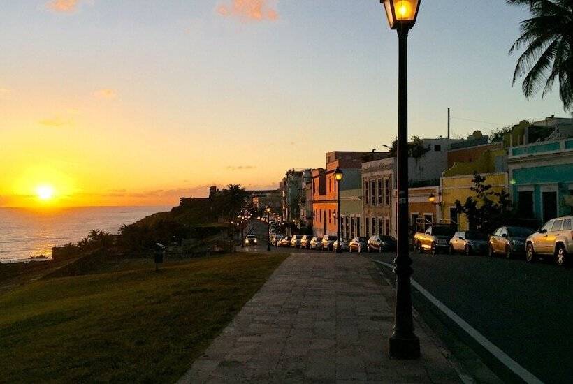 هتل The Gallery Inn