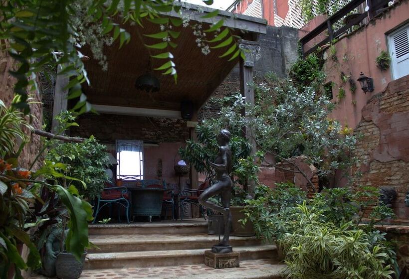 هتل The Gallery Inn