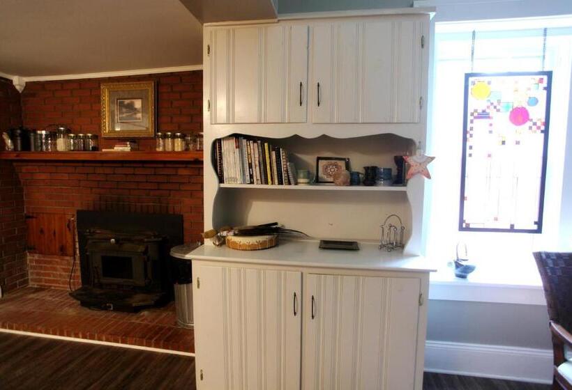 ホテル The Pines Cottages