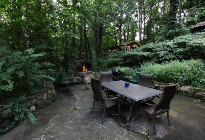 ホテル The Pines Cottages