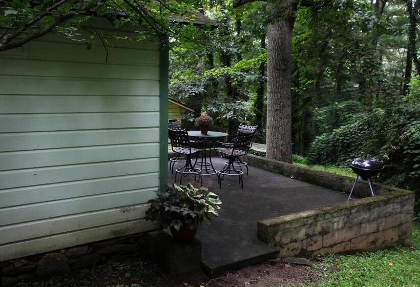 ホテル The Pines Cottages