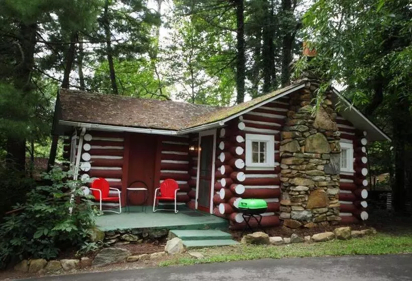 ホテル The Pines Cottages