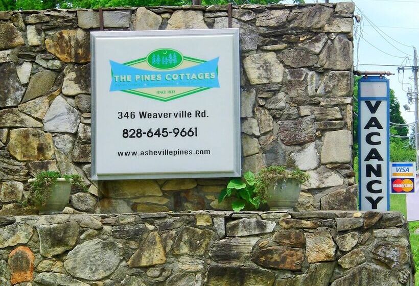 ホテル The Pines Cottages