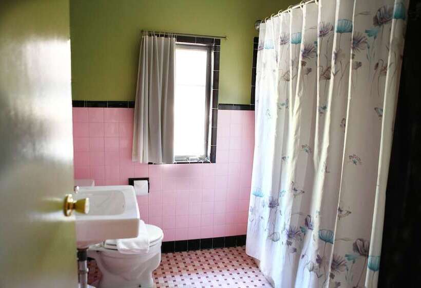 ホテル The Pines Cottages