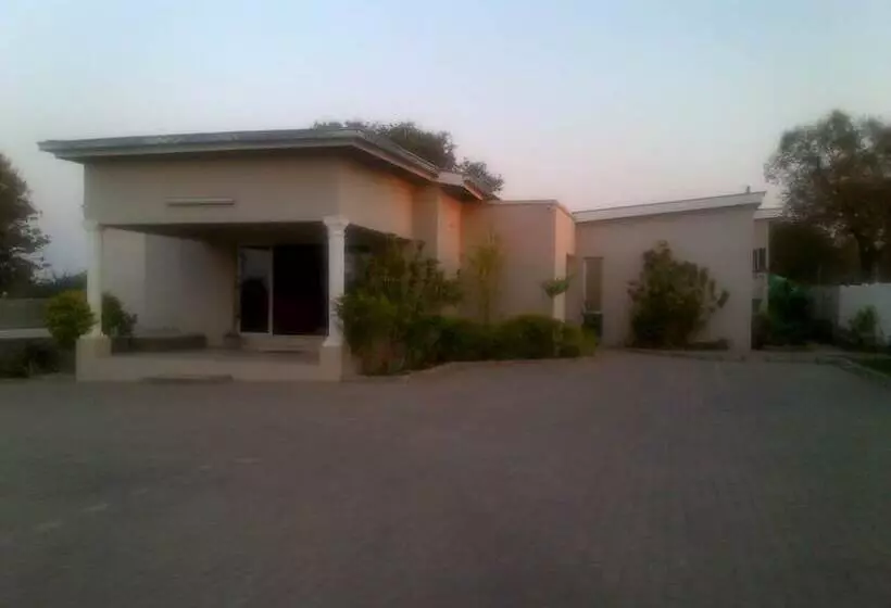 پانسیون Comfort Palace Guesthouse Kasane