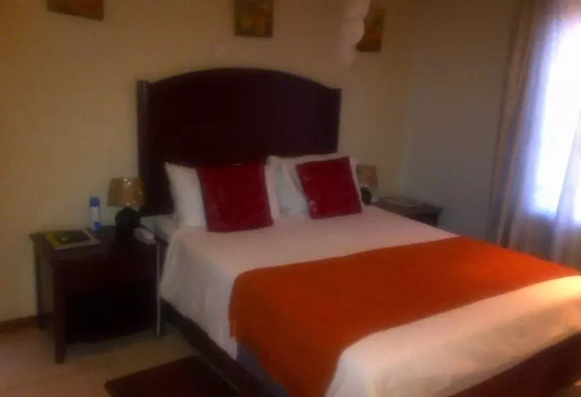 پانسیون Comfort Palace Guesthouse Kasane