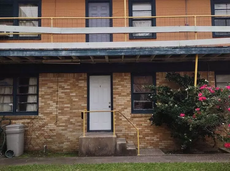 Rosenberg Motel
