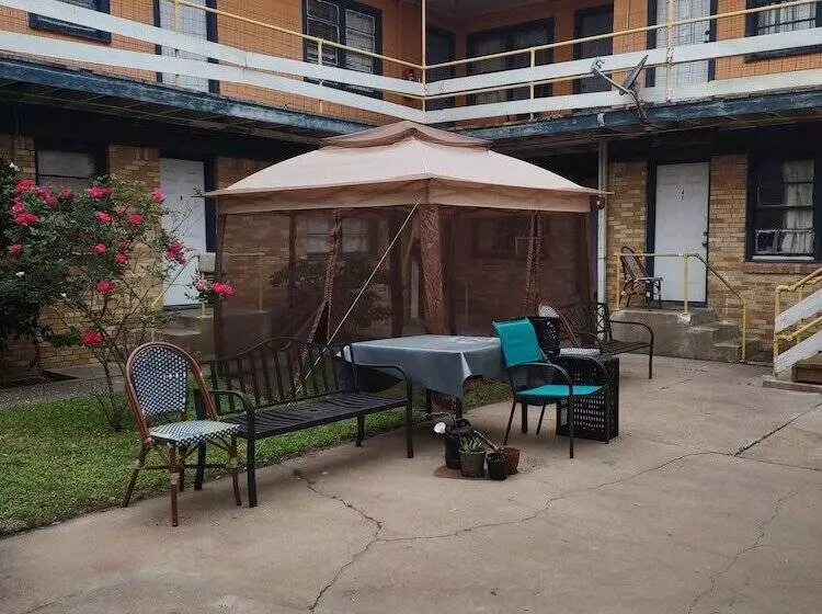 Rosenberg Motel