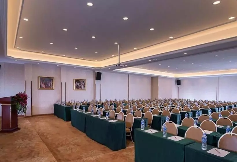 Vienna International Hotel Guangzhou Panyu City Bridge Center International