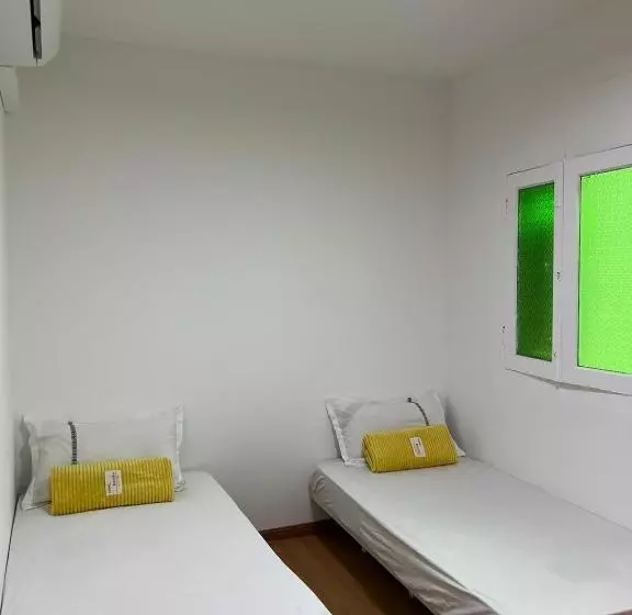 هاستل Duke Living