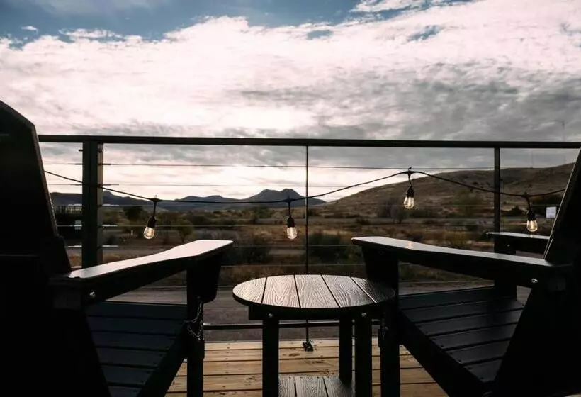 Retkeilymaja New Cowgirl Shipping Container Home