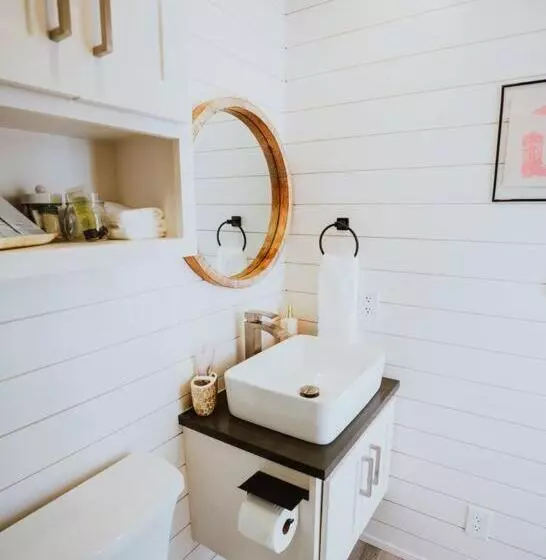 Retkeilymaja New Cowgirl Shipping Container Home