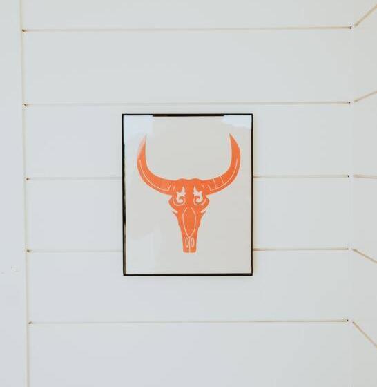 هاستل New Cowgirl Shipping Container Home