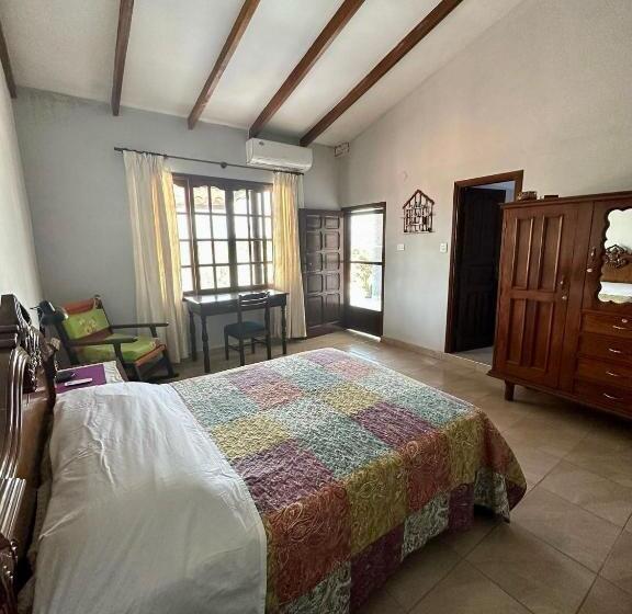 تختخواب و صبحانه El Refugio