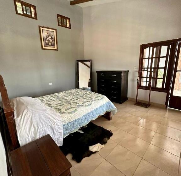 تختخواب و صبحانه El Refugio