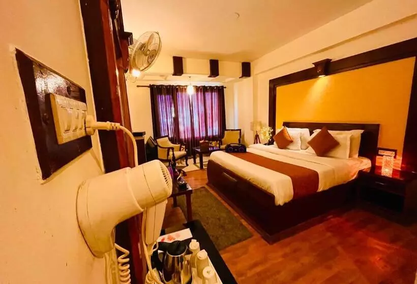 ホテル The North Wind In City Center, Manali