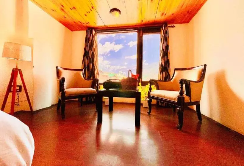 ホテル The North Wind In City Center, Manali